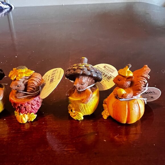 Autumn miniature Squirrel Figurines In Acorn & Pumpkin Design Set Of 4 resin - Picture 7 of 9